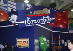 Een enorme bak tomaten op de stand van Mularski