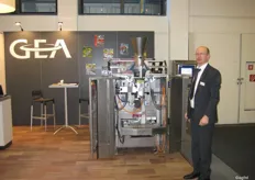 Peter Rietjens van GEA CT met hun verticale verpakkingsmachine voorzien van ultrasoon lassysteem