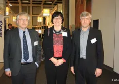 Frans De Wachter (algemeen directeur VLAM)op pad met Rita Demaré (voorzitter REO-Veiling) en Hendrik Van Damme (Ondervoorzitter VLAM)
