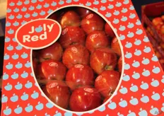 De Joly Red appel van Truval bestaat al even maar verscheen eind 2014 wel voor het eerst op de markt in India. Het bedrijf Yupaa uit Mumbai is van plan om 1.000 ton van de appelen te verkopen.
